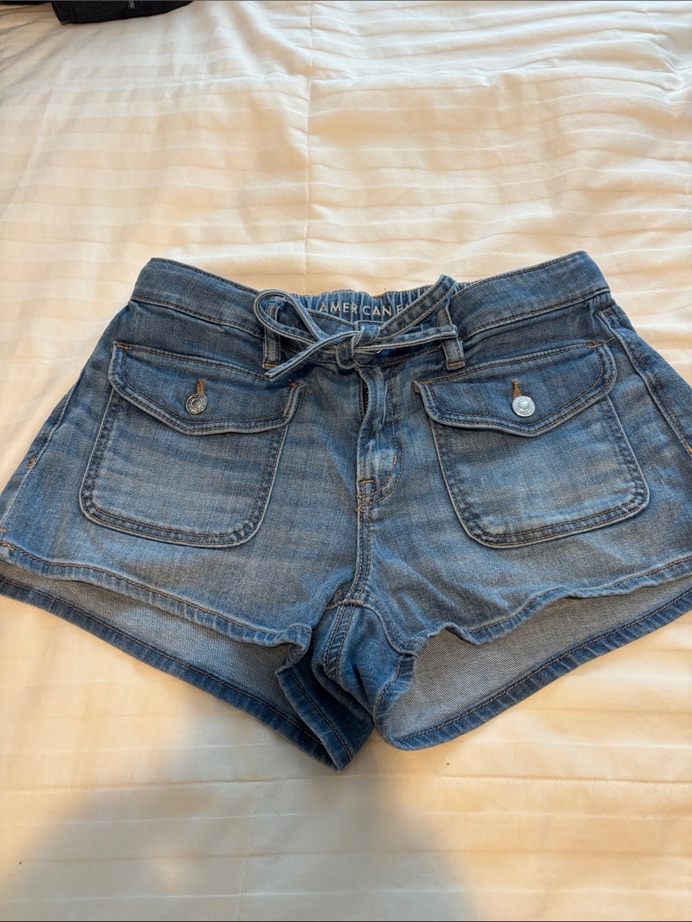 American Eagle Outfitters Blue Denim Tie-Waist Cargo Shorts size 6